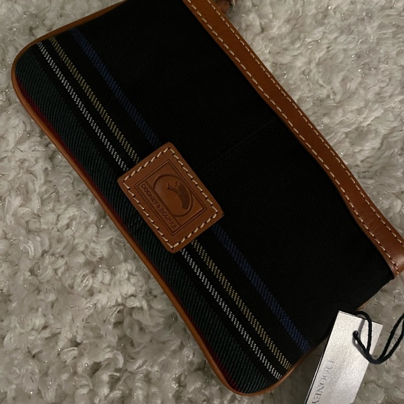 NWT Black Striped Dooney and Bourke Large Zip Wristlet - Picture 2 of 9
